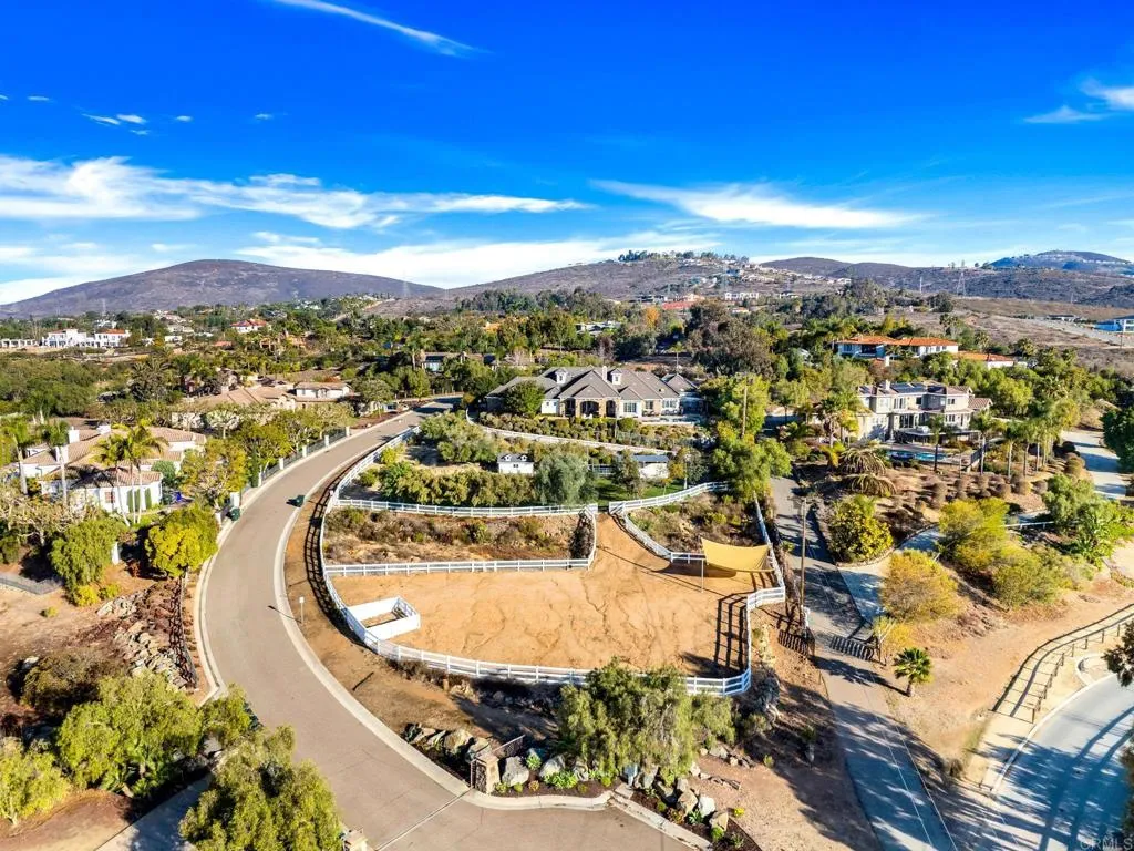 https://cdn.realtyfeed.com/cdn/127/306435774/6da63a3d91e07065aa14579f52706525.webp