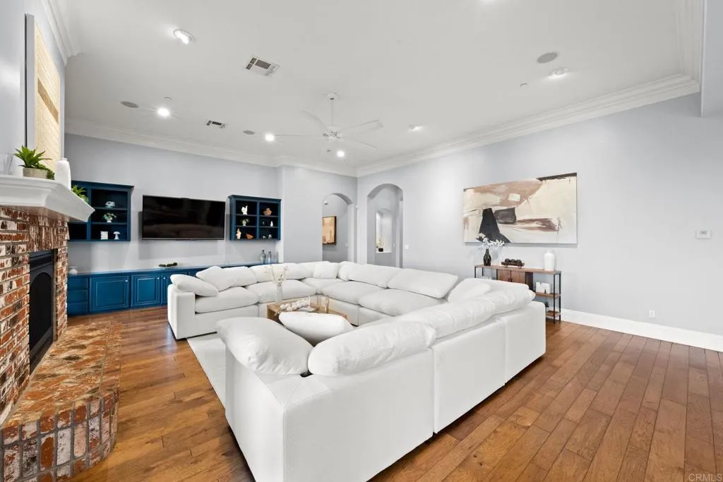 https://cdn.realtyfeed.com/cdn/127/306435774/d55521ea82a3e50cccddfae7c7059dfb.webp