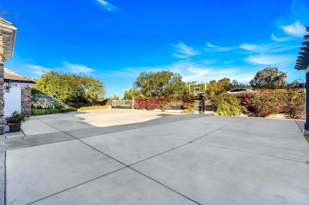https://cdn.realtyfeed.com/cdn/127/306435774/f947cebba8da2e4c84ec6ee4a3dd2561.webp