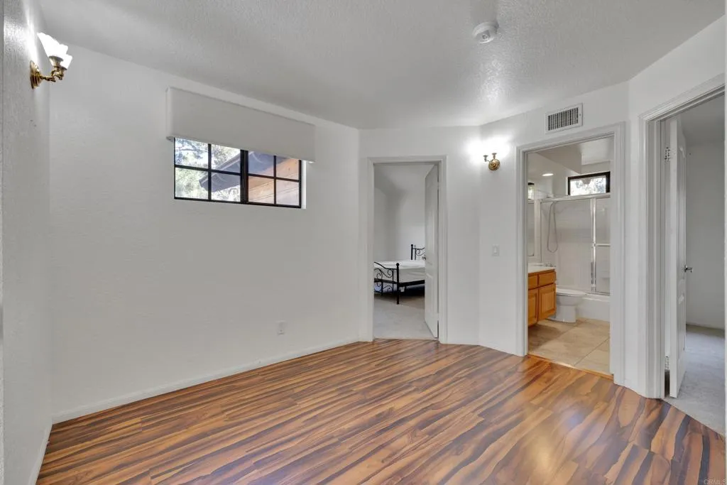 https://cdn.realtyfeed.com/cdn/127/306435915/0d9071a1b0e267afd808a965c7e4552d.webp