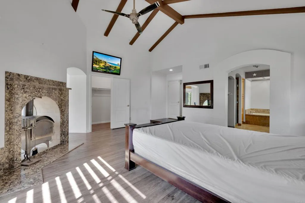 https://cdn.realtyfeed.com/cdn/127/306435915/0f04c8fa58f3f9c05eddc1226c9293b6.webp