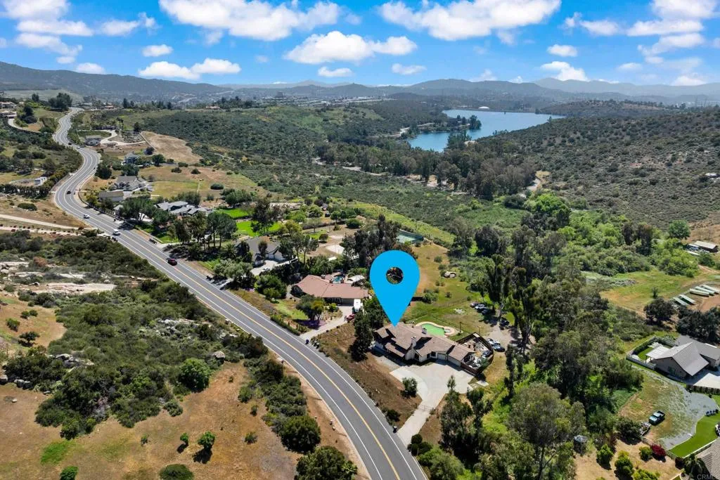 https://cdn.realtyfeed.com/cdn/127/306435915/2aefe7640432a1bb5a02d3f09a7234e3.webp