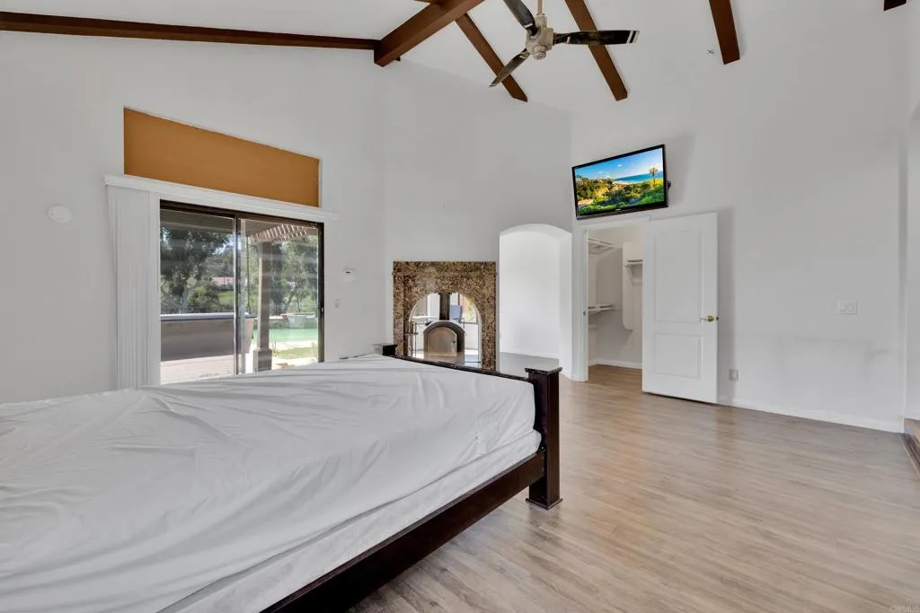 https://cdn.realtyfeed.com/cdn/127/306435915/8f44715715b6e9d01ca6882218c228ad.webp