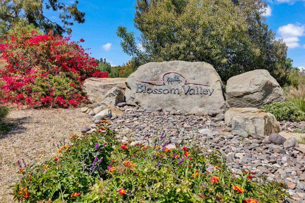 https://cdn.realtyfeed.com/cdn/127/306435915/a4e209f005fa4f995acd96b5842d96d6.webp
