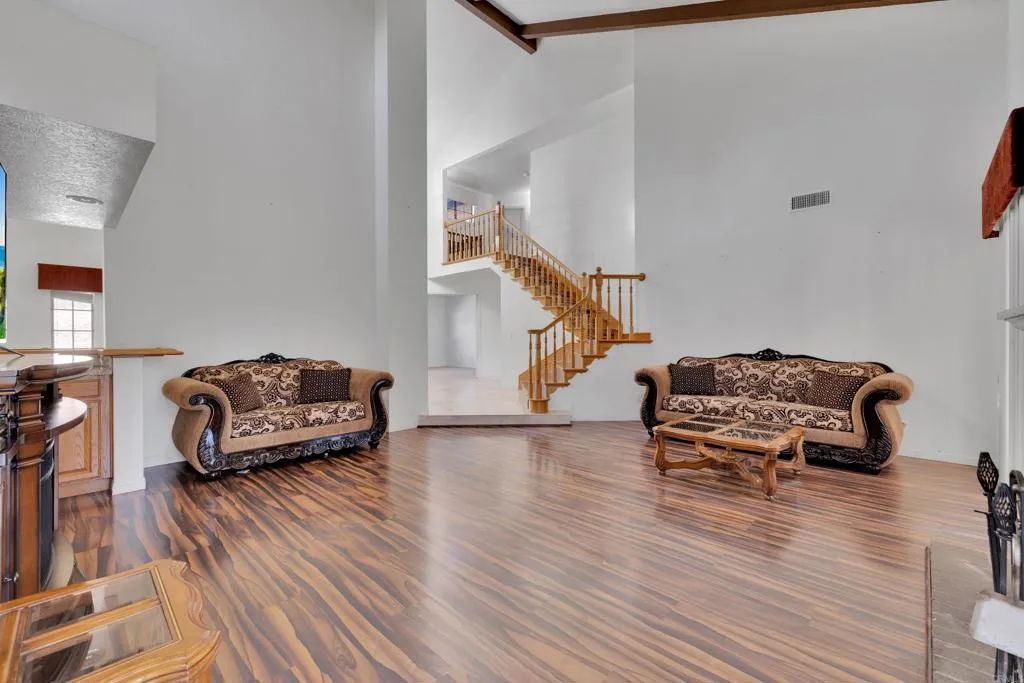 https://cdn.realtyfeed.com/cdn/127/306435915/a8696aab87cb49e521d310a6aece2f0b.webp
