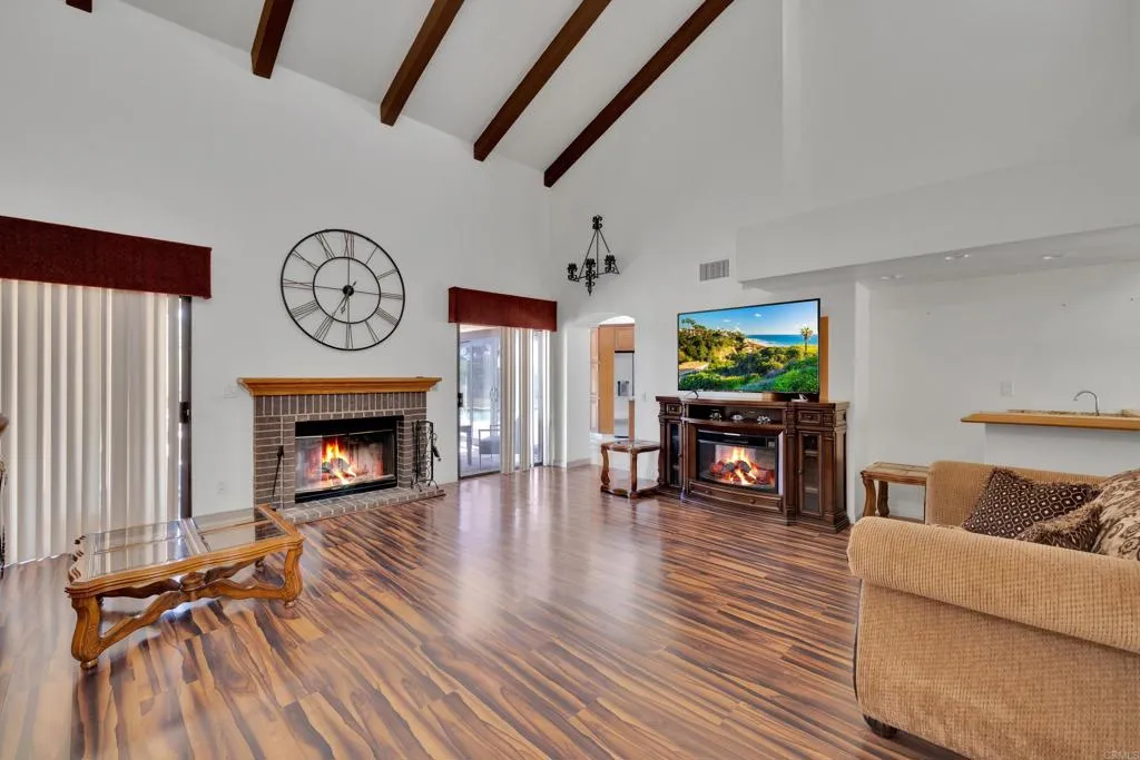 https://cdn.realtyfeed.com/cdn/127/306435915/cec548cab15d37dbdf67676d510bd76e.webp