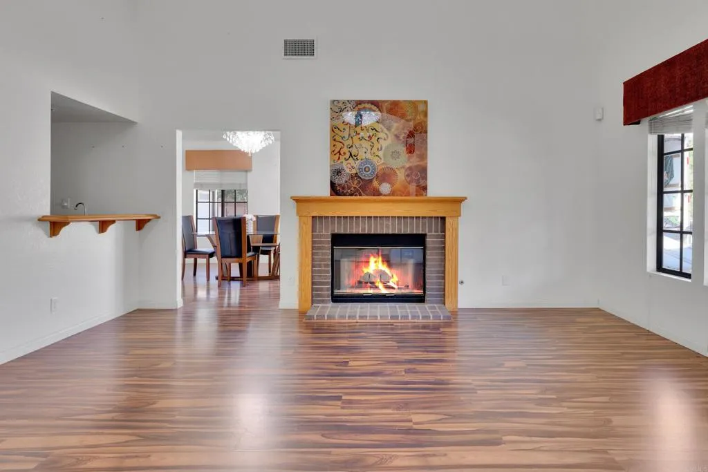 https://cdn.realtyfeed.com/cdn/127/306435915/ebbda0a70df1e5c507544caac6b57000.webp