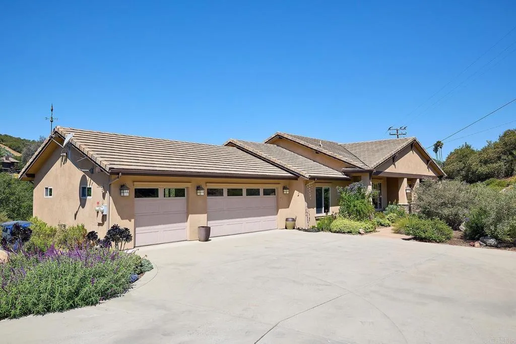 https://cdn.realtyfeed.com/cdn/127/306436016/0d2bd6613d1bdd831feb9b054cf8bcfd.webp