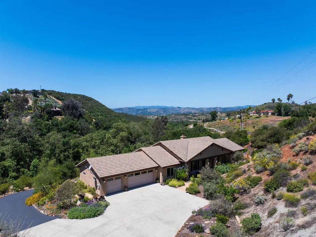 https://cdn.realtyfeed.com/cdn/127/306436016/92190ebaee134f5ea4caa841fa7b2c49.webp