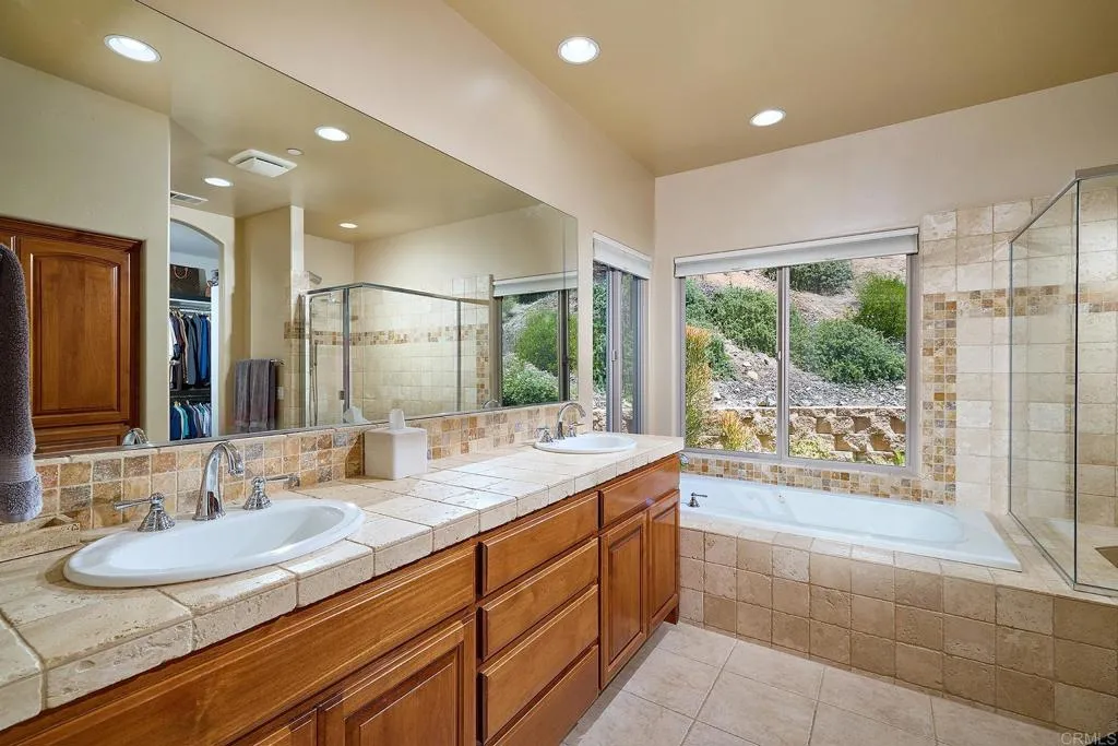 https://cdn.realtyfeed.com/cdn/127/306436016/924e9d83e0b97e437af6ef6febcf3b7e.webp