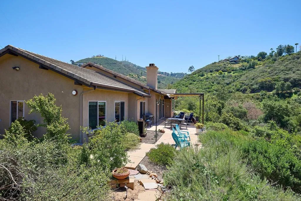 https://cdn.realtyfeed.com/cdn/127/306436016/f3bbb23fd8f629ce86aae8e54758f35a.webp