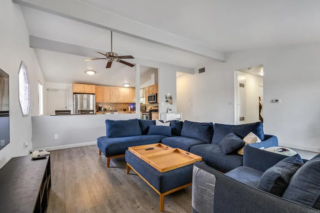 https://cdn.realtyfeed.com/cdn/127/306436029/c3b827e98c8f92af4d8e40d893144f70.webp