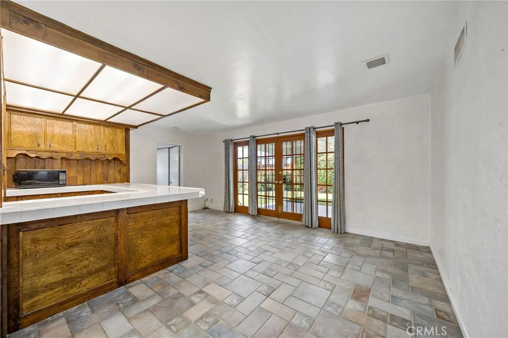 https://cdn.realtyfeed.com/cdn/127/306436182/1df7d406418c1e87e4ca93e9313142eb.webp
