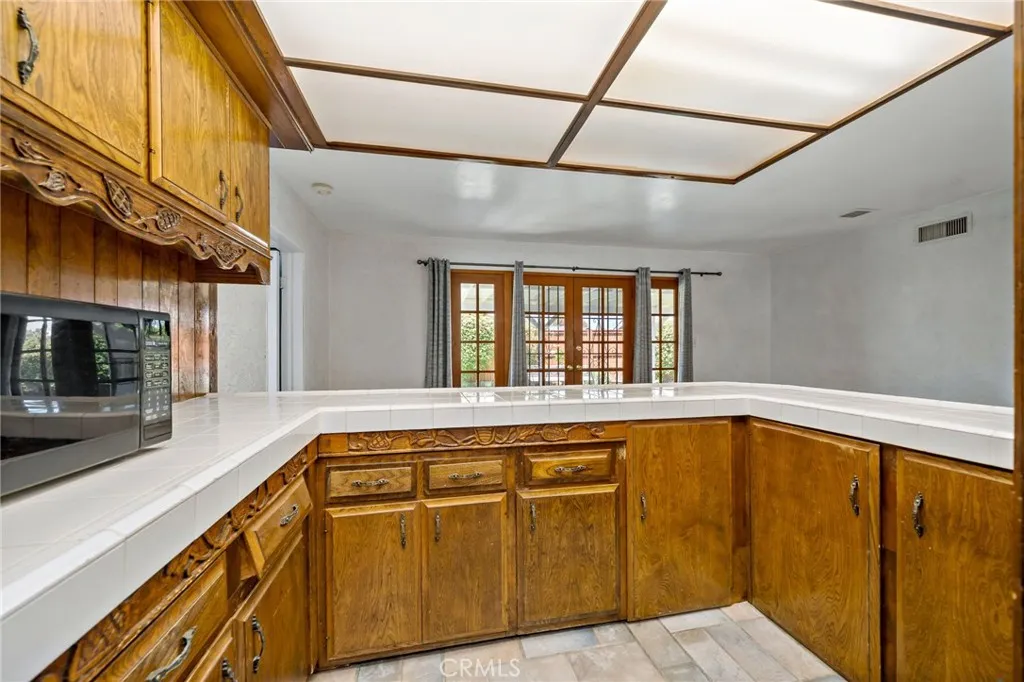 https://cdn.realtyfeed.com/cdn/127/306436182/d31d100e83a2b805b928488b23618b19.webp
