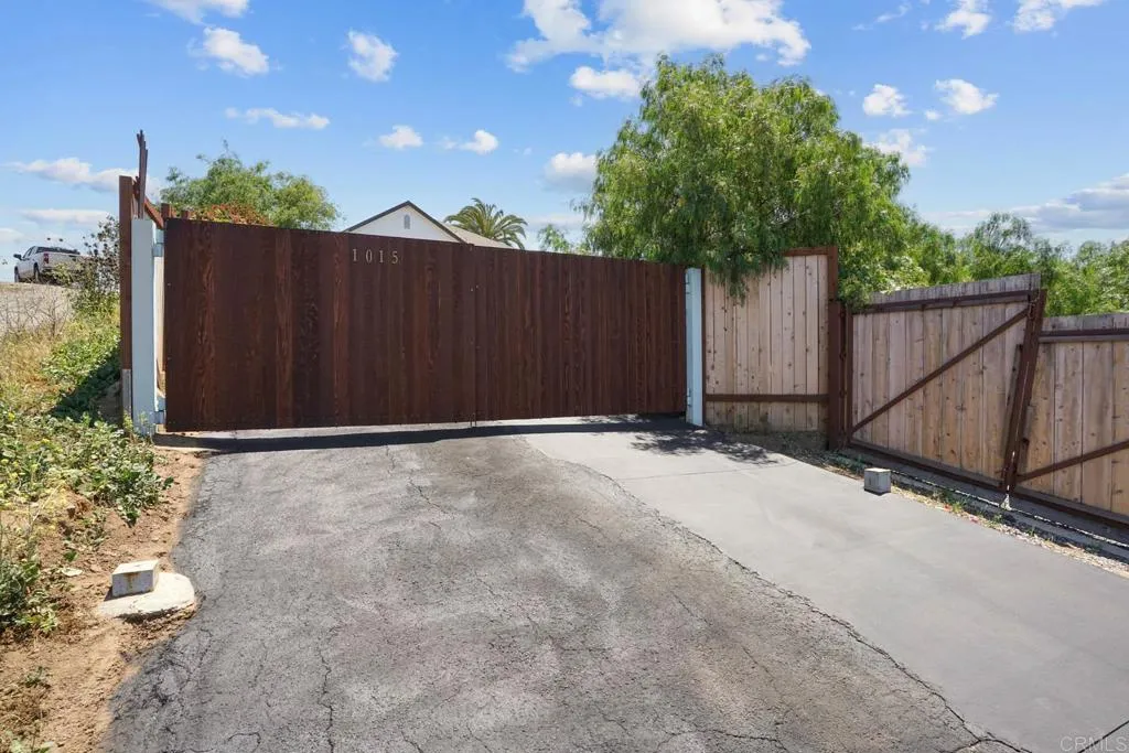 https://cdn.realtyfeed.com/cdn/127/306436207/75777e6a5a94218ad8c4af9c2db6731e.webp