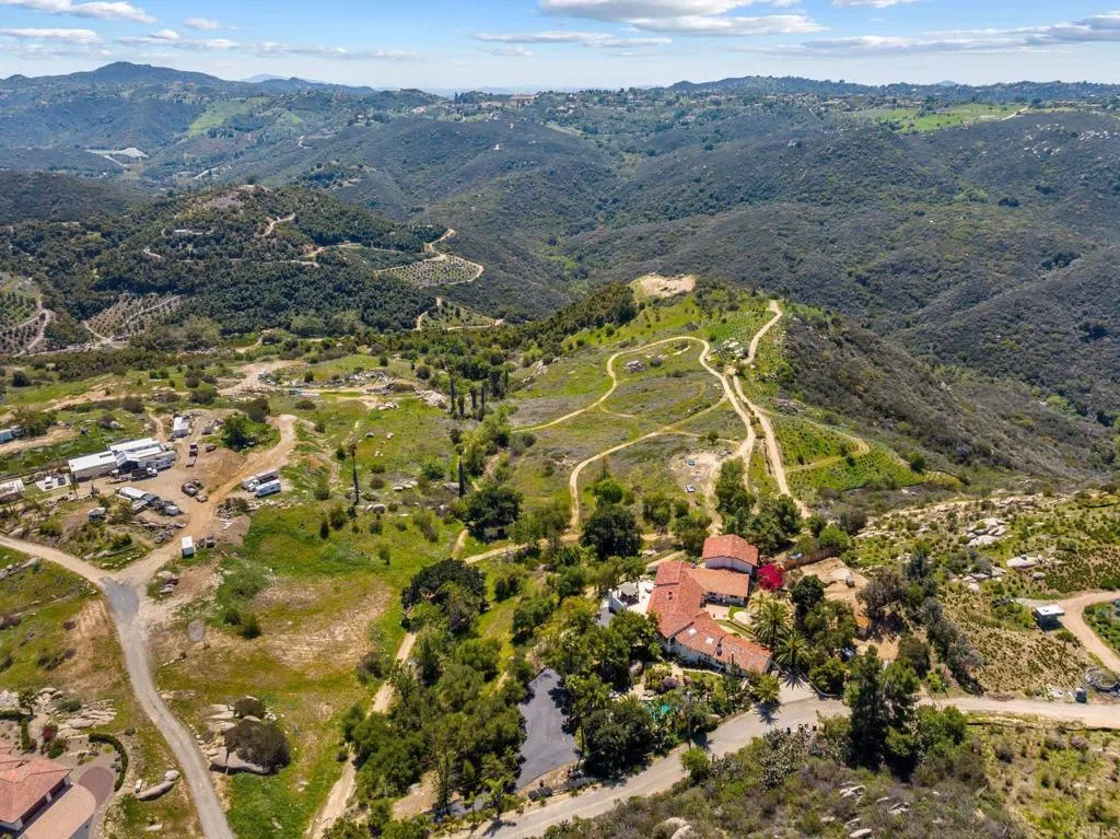 https://cdn.realtyfeed.com/cdn/127/306436210/079b0dea57340f70ca4ef1690df80e81.webp