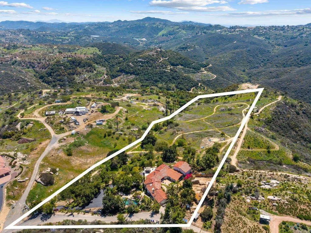https://cdn.realtyfeed.com/cdn/127/306436210/24308cc41f7a87f6c0975aeb6f03e295.webp