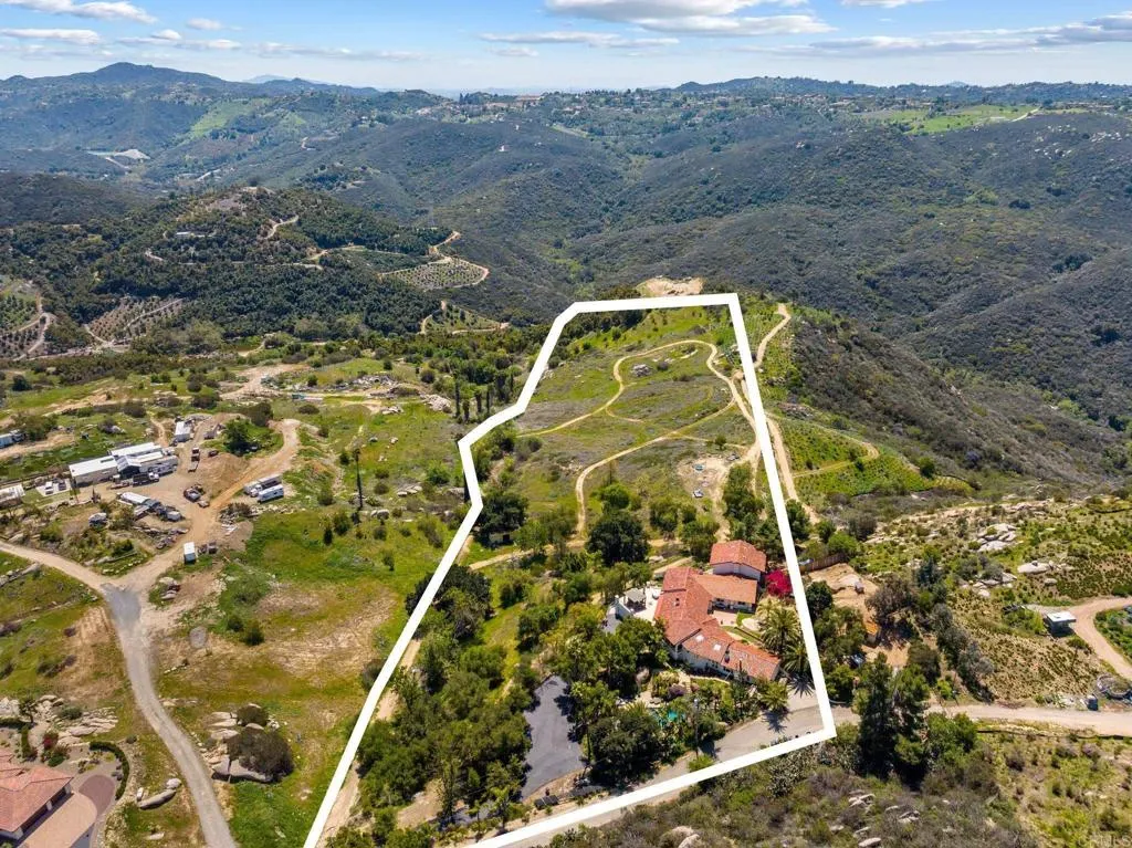 https://cdn.realtyfeed.com/cdn/127/306436210/a2edba0d43ef0c3a5ad28ef0d79c57a0.webp