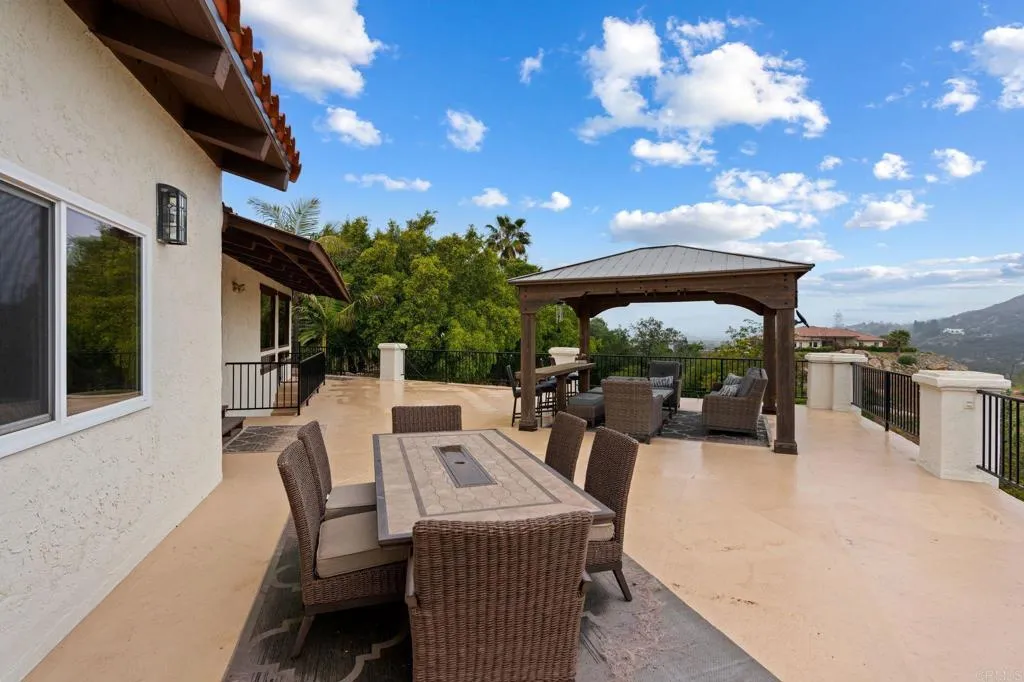 https://cdn.realtyfeed.com/cdn/127/306436210/aa2f00e6a70a891829ea6daed18eb679.webp