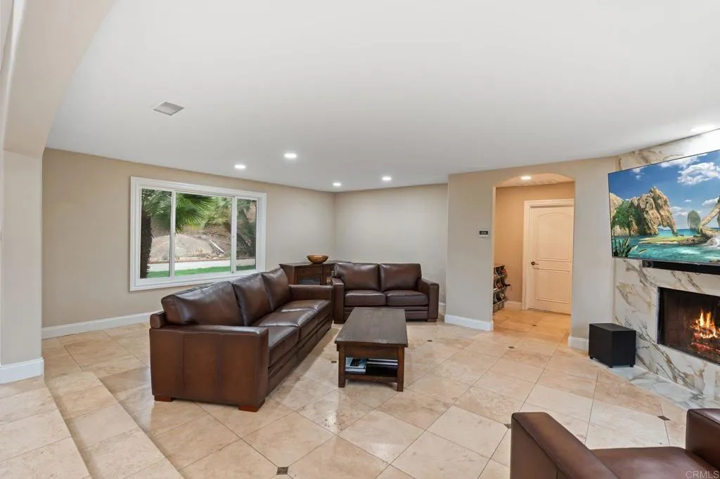 https://cdn.realtyfeed.com/cdn/127/306436210/b6985cf20ddef8ff2fe430851acdd79f.webp