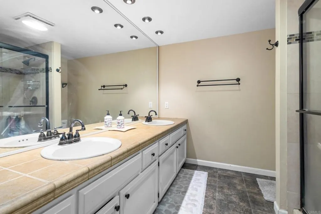 https://cdn.realtyfeed.com/cdn/127/306436236/5f8b27e7f7d16500955d9441fc0be2be.webp