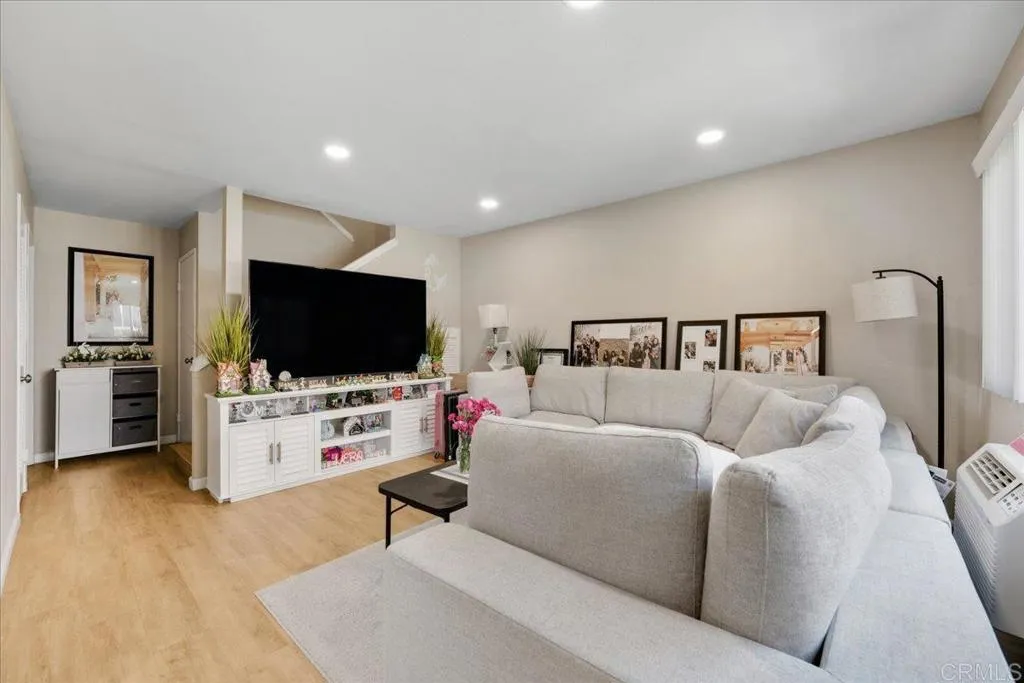 https://cdn.realtyfeed.com/cdn/127/306436486/161f06f901d6f7454569d0779223babe.webp