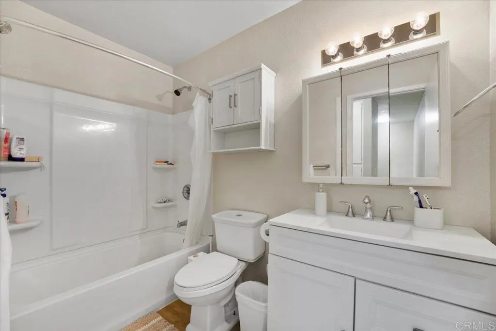 https://cdn.realtyfeed.com/cdn/127/306436486/b0ee8b0e5a1243b74f99e3d8dc7abd6b.webp