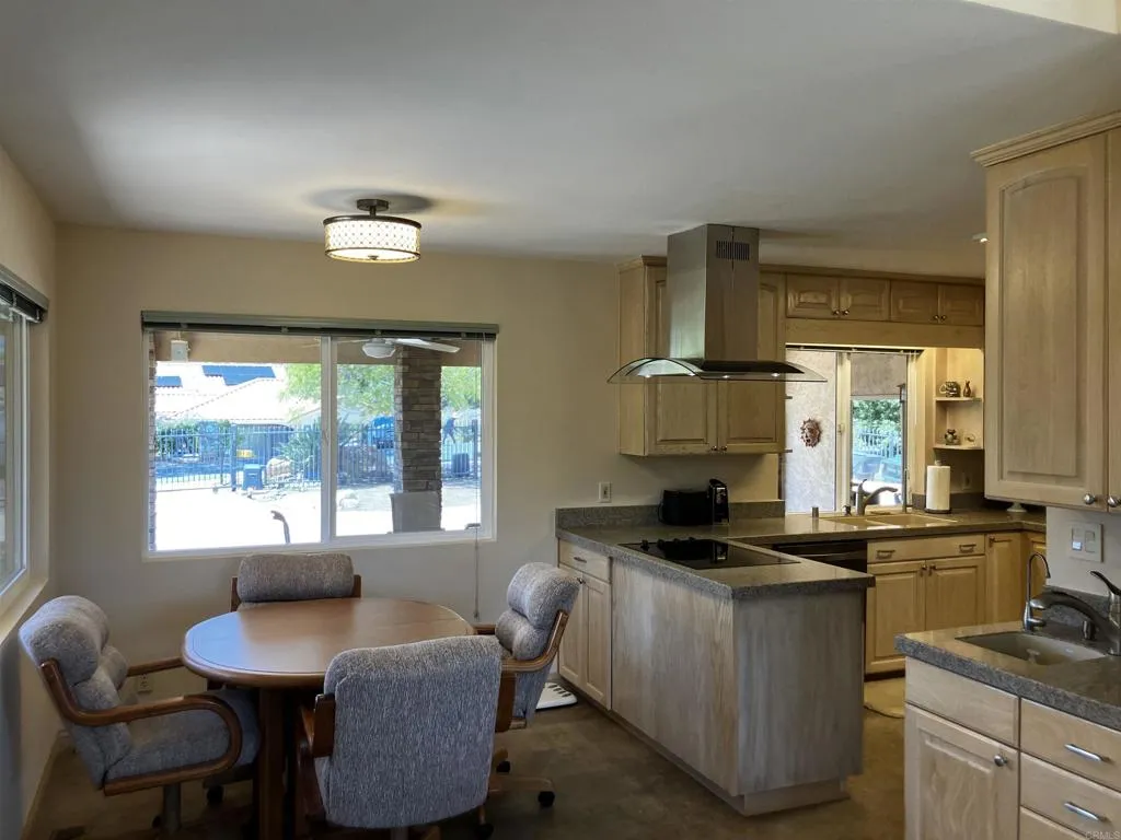 https://cdn.realtyfeed.com/cdn/127/306436488/34ac0f542cf9cbd7fc37de2dc6a426f1.webp