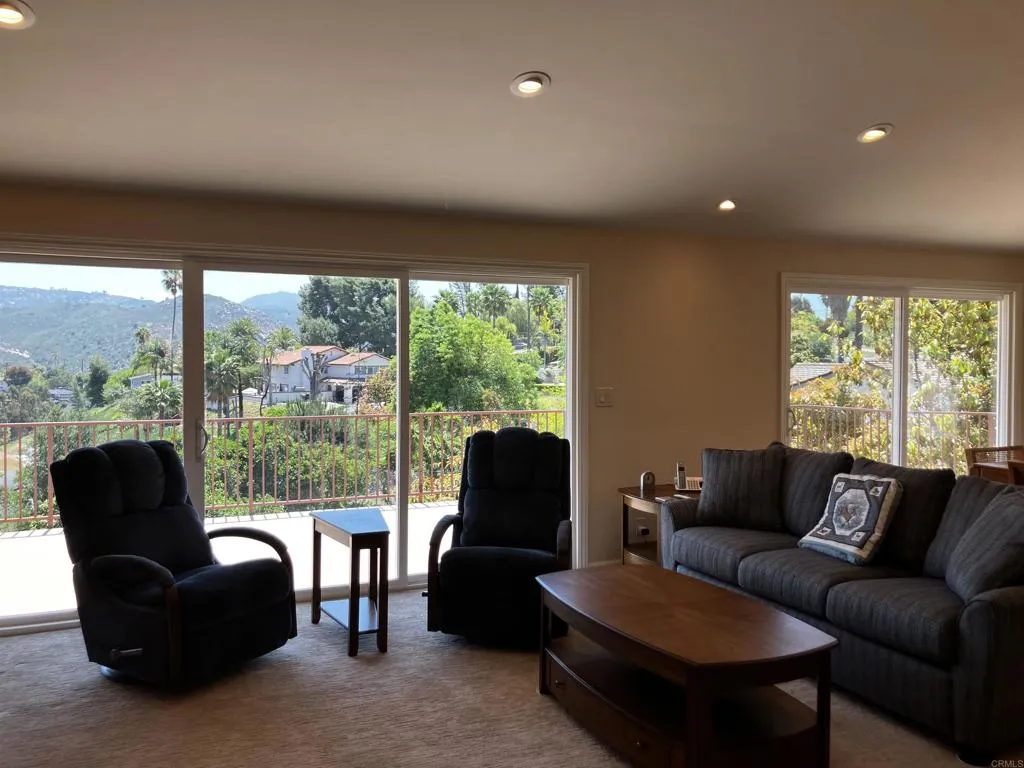 https://cdn.realtyfeed.com/cdn/127/306436488/53a3aa0ae50fe9156de1bf34d2470f07.webp