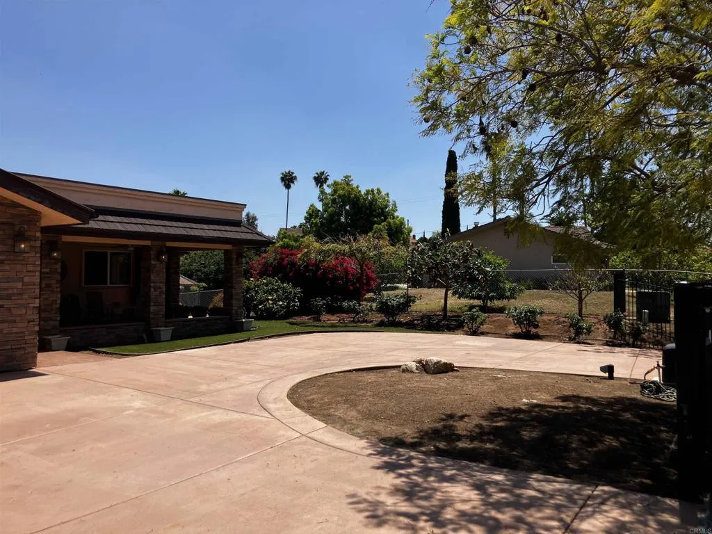 https://cdn.realtyfeed.com/cdn/127/306436488/9db693b29d27d995c49102f499d8a4c4.webp