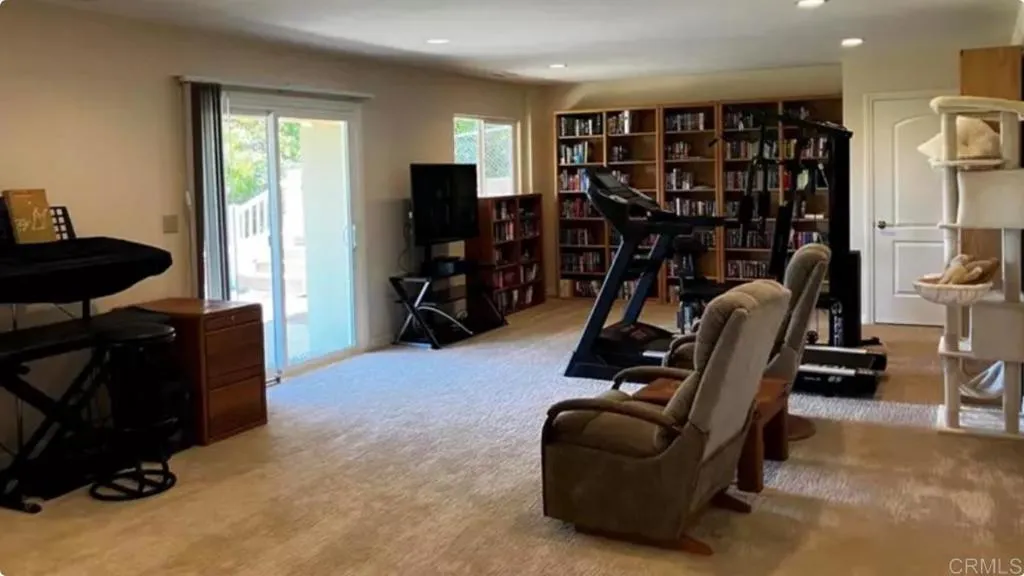 https://cdn.realtyfeed.com/cdn/127/306436488/cfae5c53e961bd7b167baace24020bc0.webp