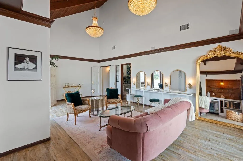 https://cdn.realtyfeed.com/cdn/127/306436517/37b2f723f78130fc226c44dbacdea6c0.webp