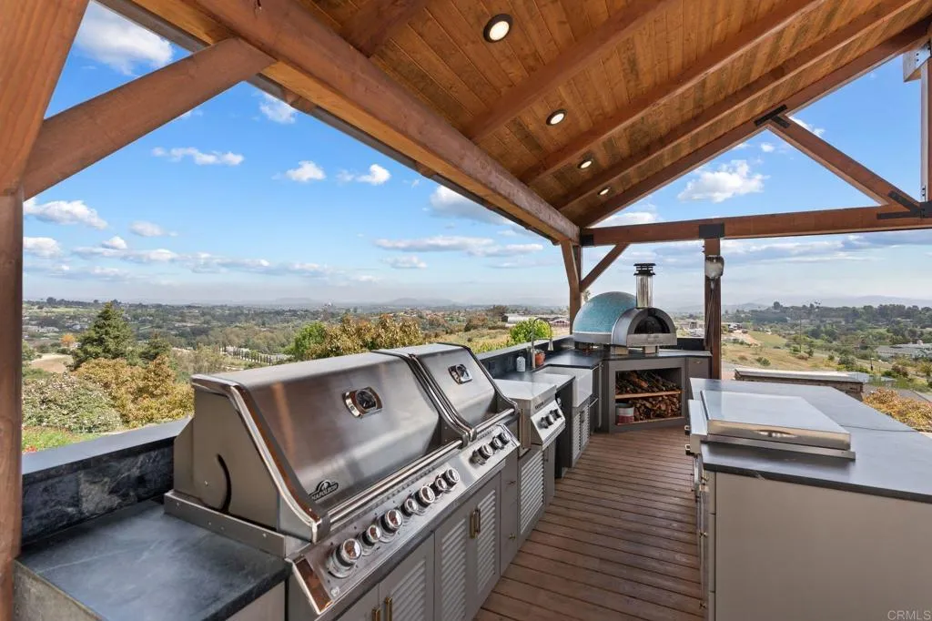 https://cdn.realtyfeed.com/cdn/127/306436517/4a6d40b6f2345220ce0c3dcd8ed5d7e2.webp