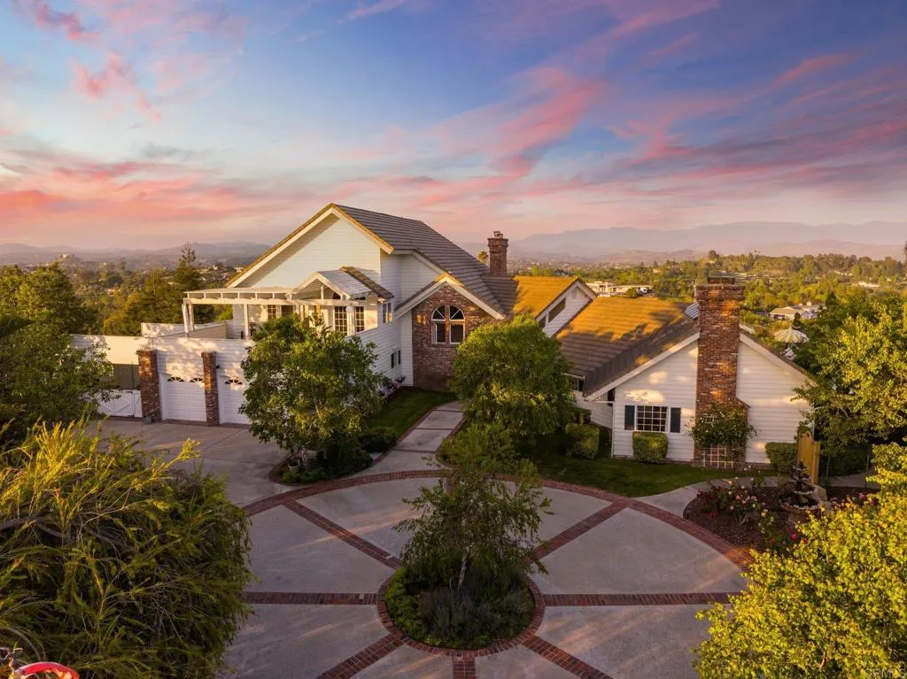 https://cdn.realtyfeed.com/cdn/127/306436517/8ba33505c4177d064828fff61bc3596b.webp