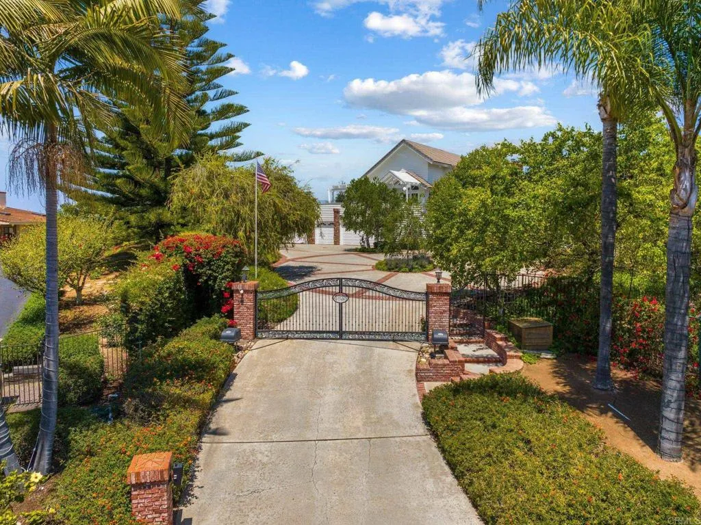 https://cdn.realtyfeed.com/cdn/127/306436517/d50e6badc4b0299407efaf6624f3b514.webp