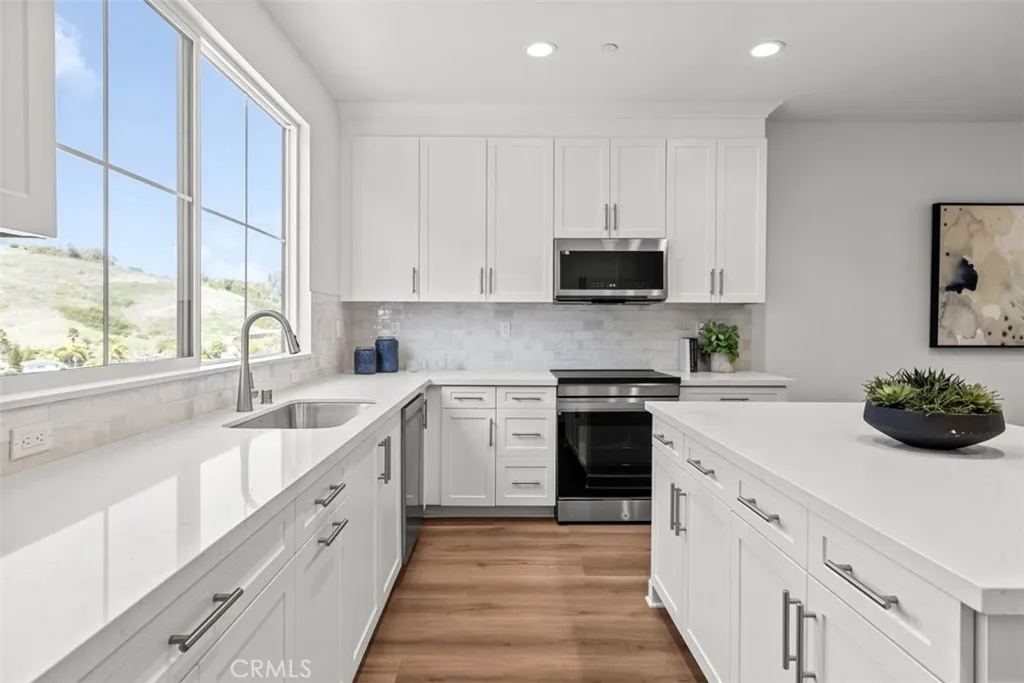 Photo #2: OC25103865 Listing 