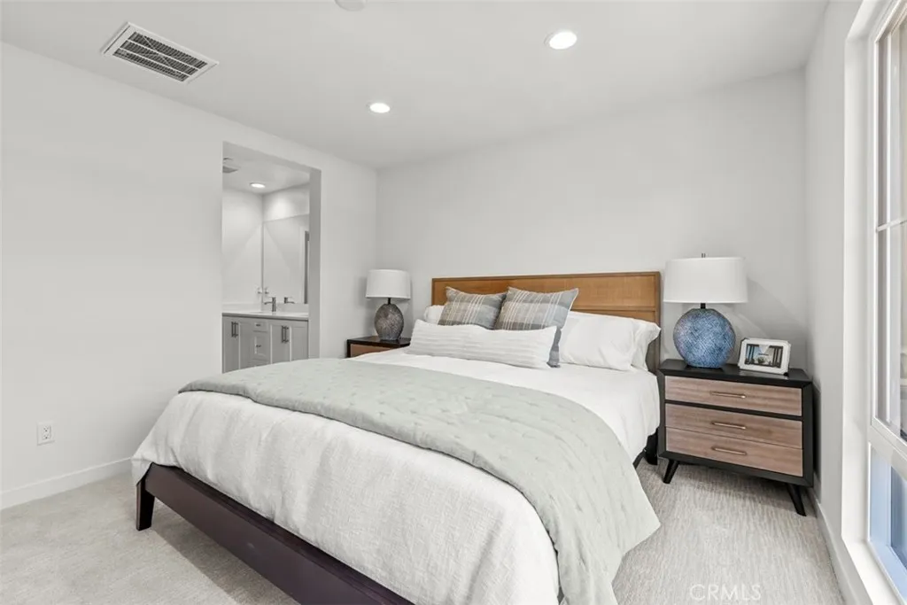 Photo #6: OC25103865 Listing 