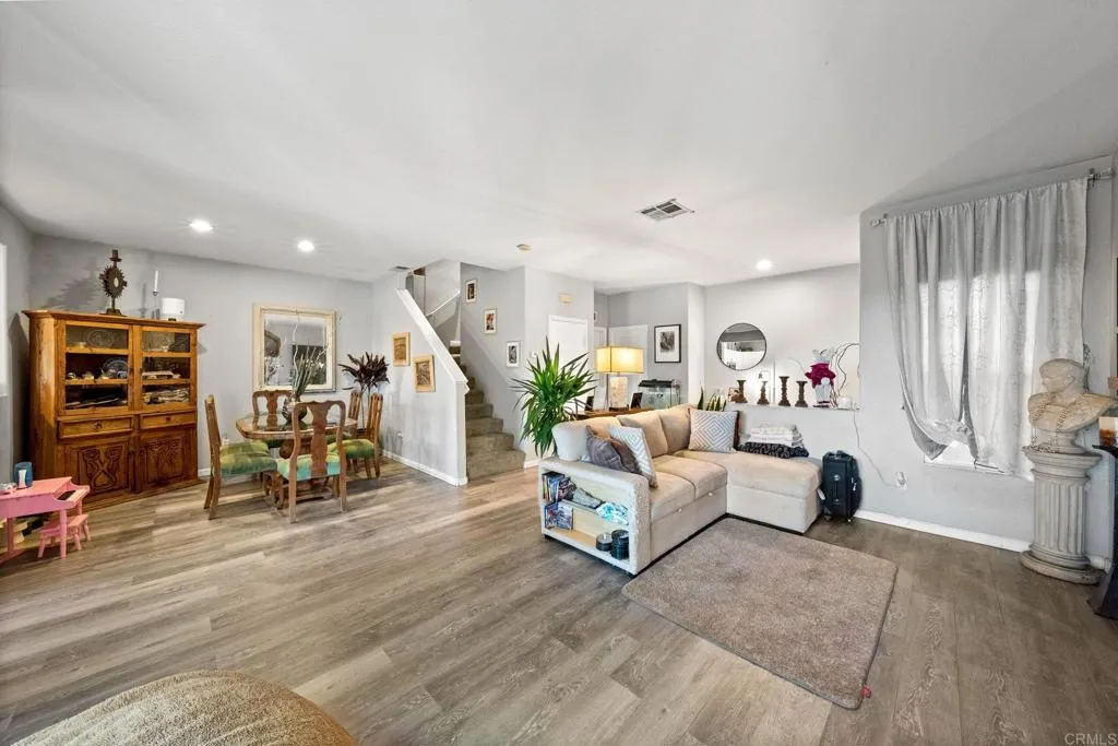 https://cdn.realtyfeed.com/cdn/127/306436776/596dc09b37b99bacf0af10bd23ef6f43.webp