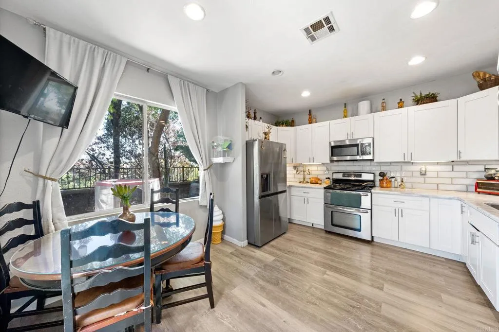 https://cdn.realtyfeed.com/cdn/127/306436776/cda7fc44ac87725674d2174c956502f8.webp
