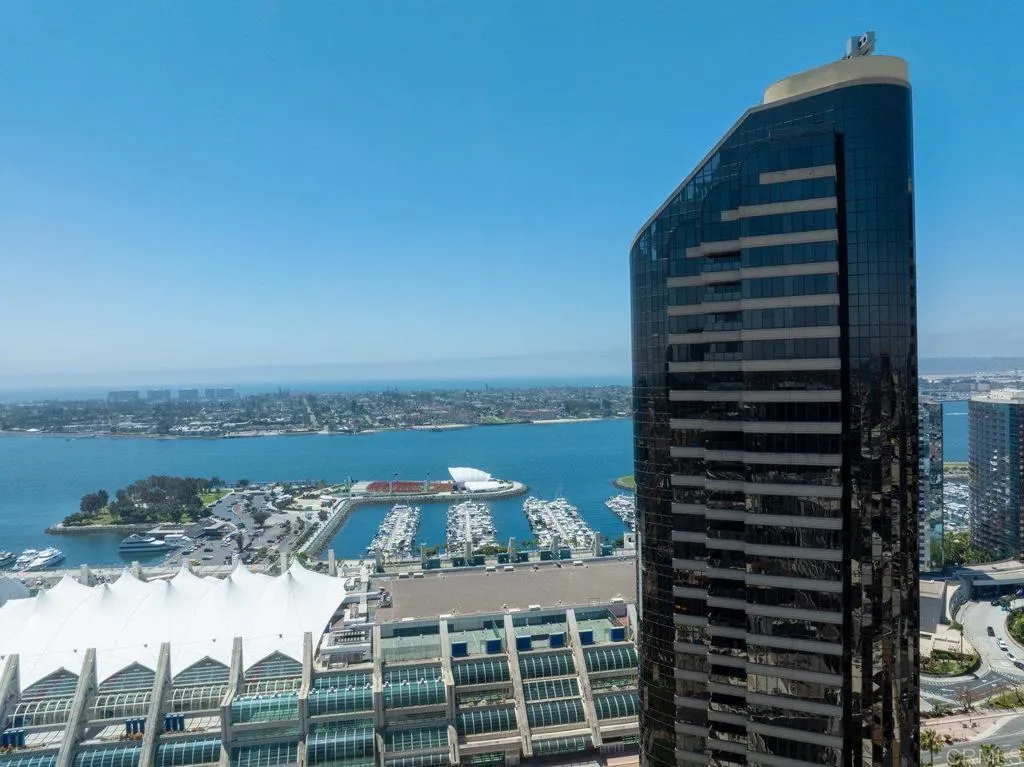 https://cdn.realtyfeed.com/cdn/127/306437108/8c60d45a95d3265d142fb71364bdf58a.webp