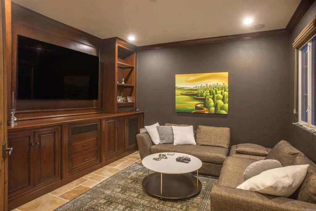 https://cdn.realtyfeed.com/cdn/127/306437199/80ba6ff8e98a839c0536f06c8691db05.webp