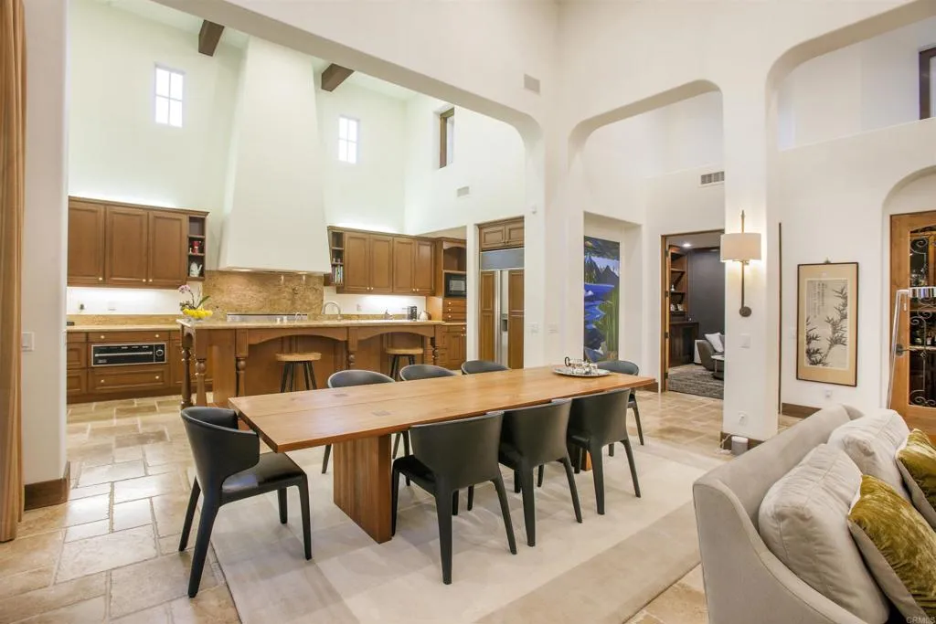 https://cdn.realtyfeed.com/cdn/127/306437199/96b79f96868101d319830d996e4763fd.webp