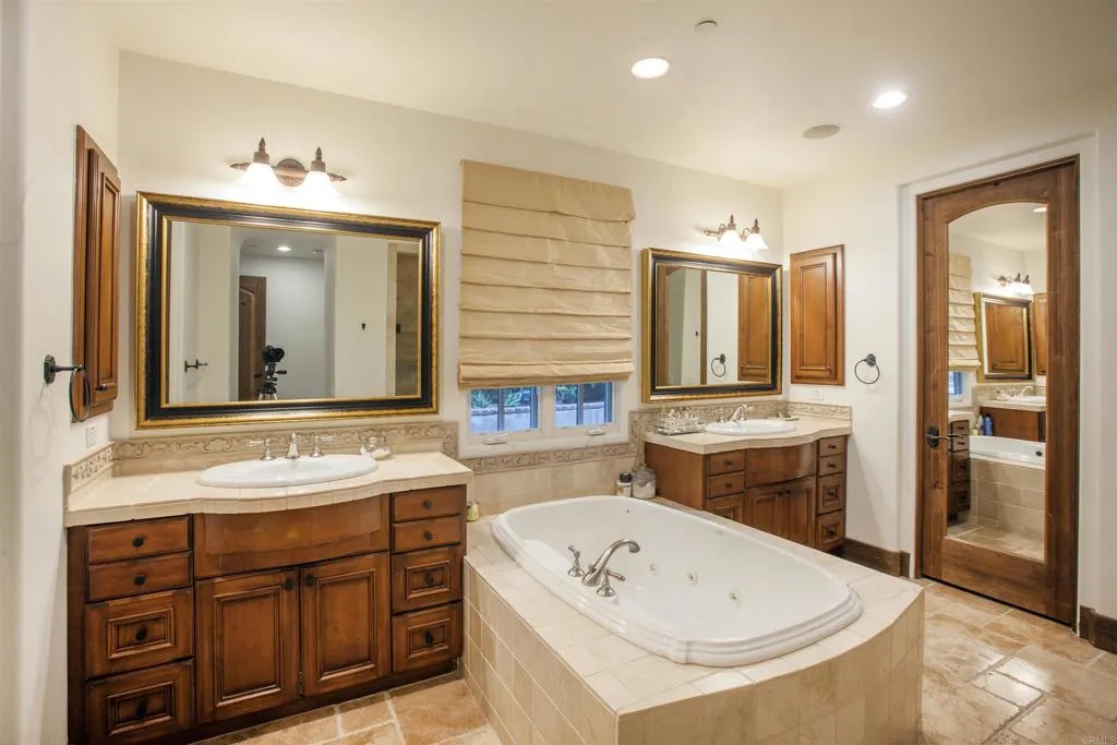 https://cdn.realtyfeed.com/cdn/127/306437199/e0781c3a1def6e65a459a513ea0b9d50.webp