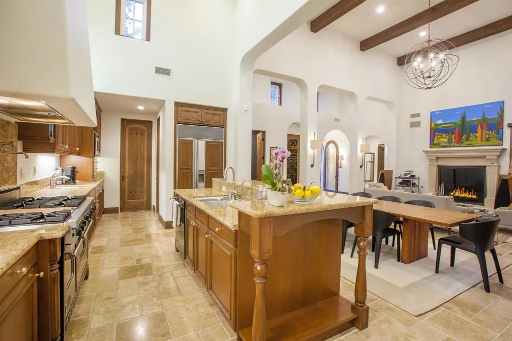 https://cdn.realtyfeed.com/cdn/127/306437199/e6cc52a1355b699b0a2b5cb7c5652583.webp