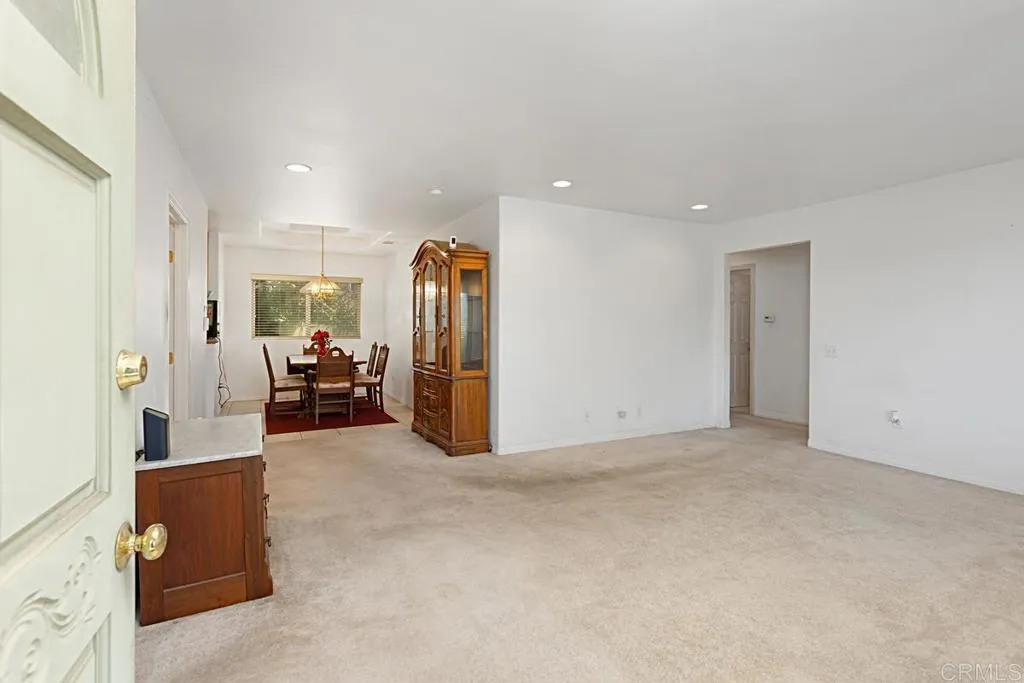 https://cdn.realtyfeed.com/cdn/127/306437352/26c8cfa3febdaf3689df5ab22d4b1f0b.webp