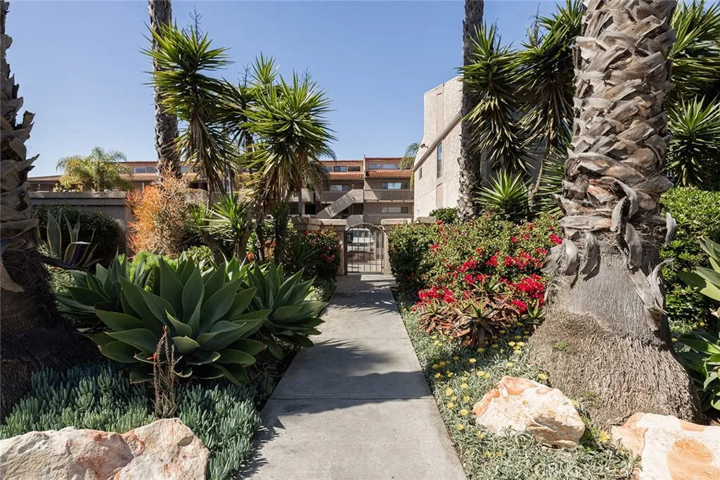 https://cdn.realtyfeed.com/cdn/127/306437361/6d252f092ceca3f390a33bc4ef7461b5.webp