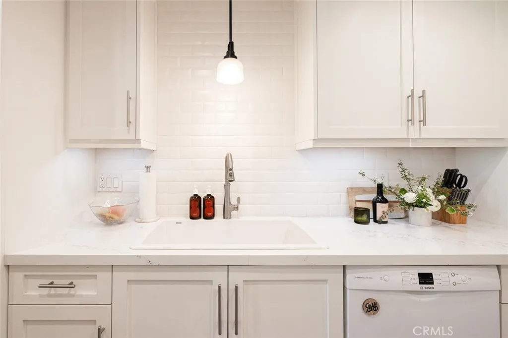 https://cdn.realtyfeed.com/cdn/127/306437361/7f8e35637564bcf71f0c60a4325894e5.webp