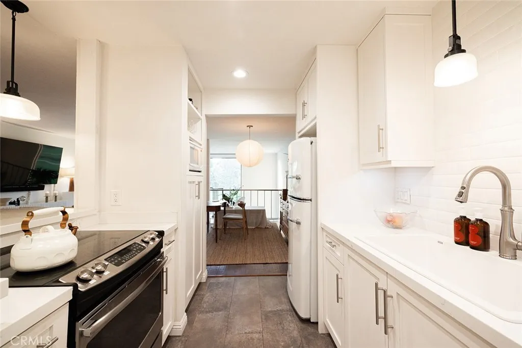 https://cdn.realtyfeed.com/cdn/127/306437361/f2395237eccba5d695fff53e2957ed30.webp