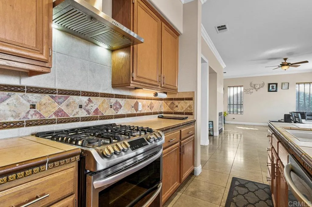https://cdn.realtyfeed.com/cdn/127/306437371/023967f5a6e7249f85b998872b473207.webp