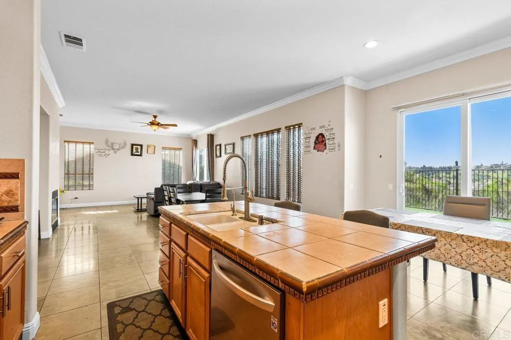 https://cdn.realtyfeed.com/cdn/127/306437371/ec67f617f239391f4067414d28ddb306.webp